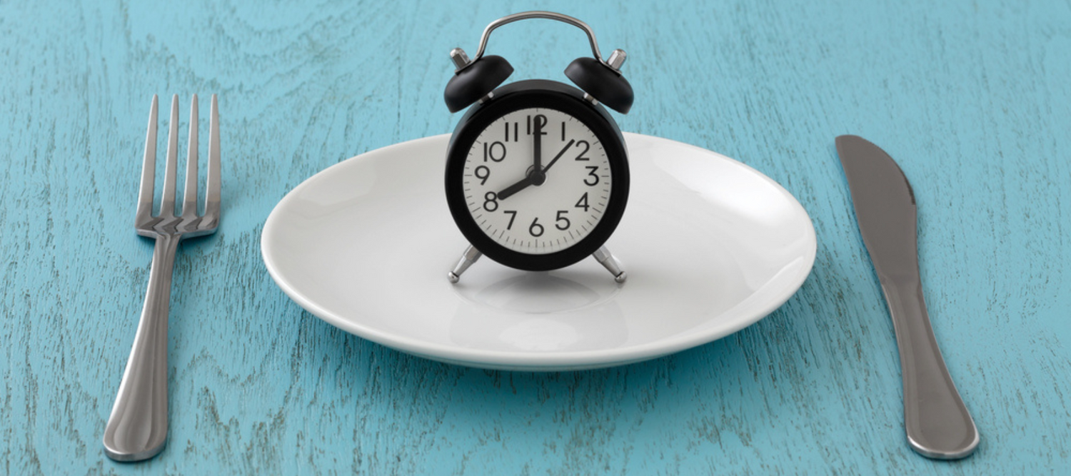 Empty plate with clock, indicating fasting | Oxford Healthspan